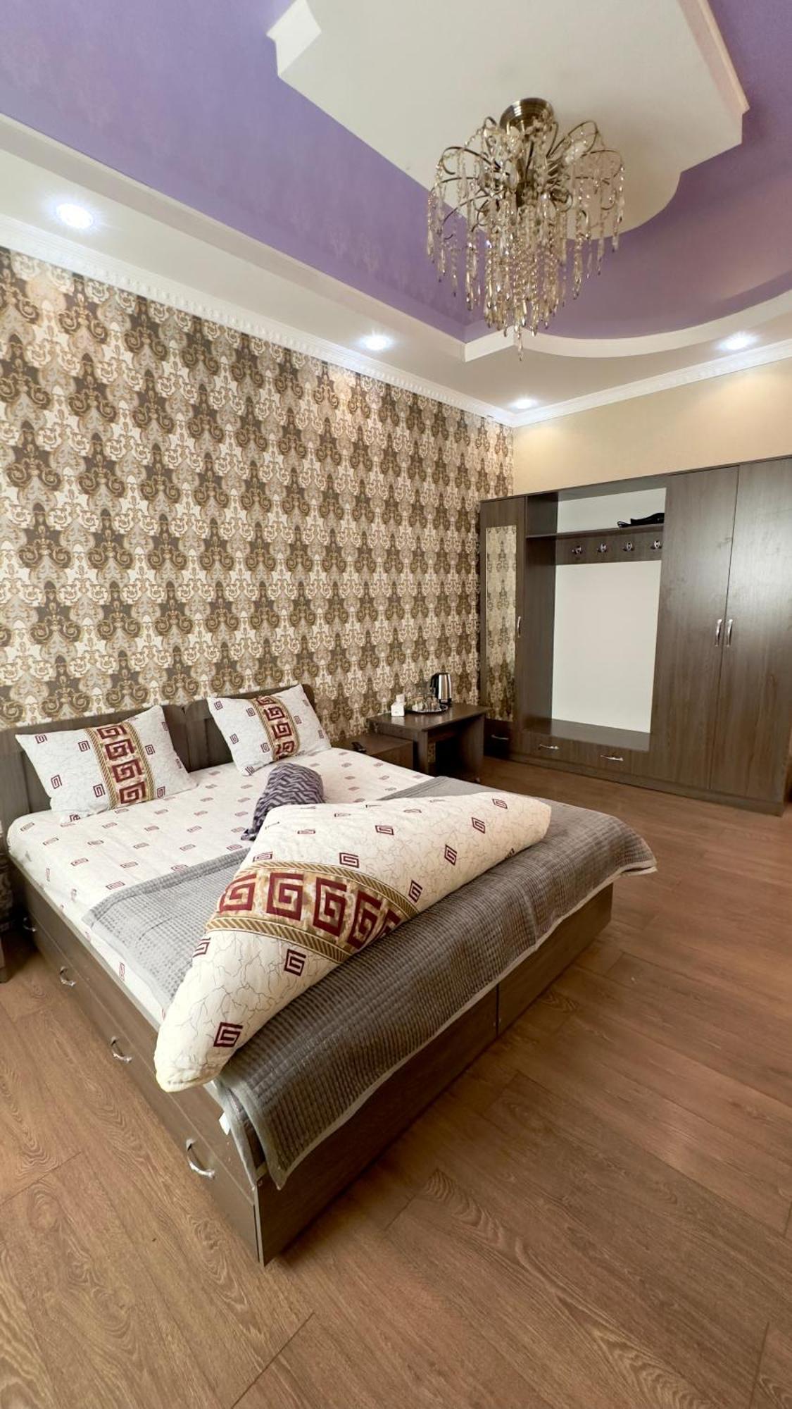 Lotos Hotel Bishkek Ngoại thất bức ảnh
